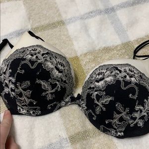 Victoria’s Secret bombshell bra